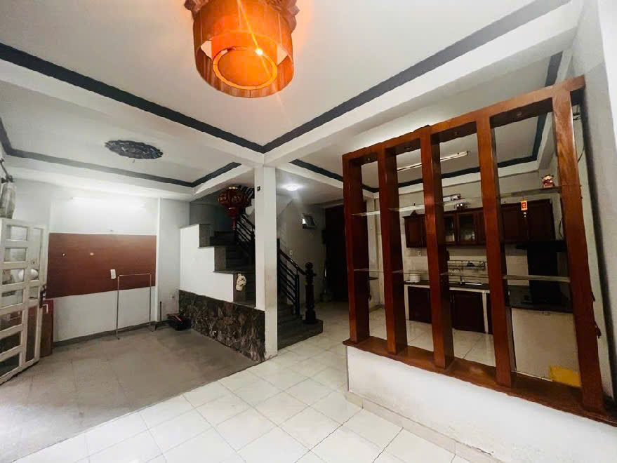 GIẢM SỐC – NHÀ HẺM XE HƠI LINH TRUNG – GẦN HOÀNG DIỆU 2